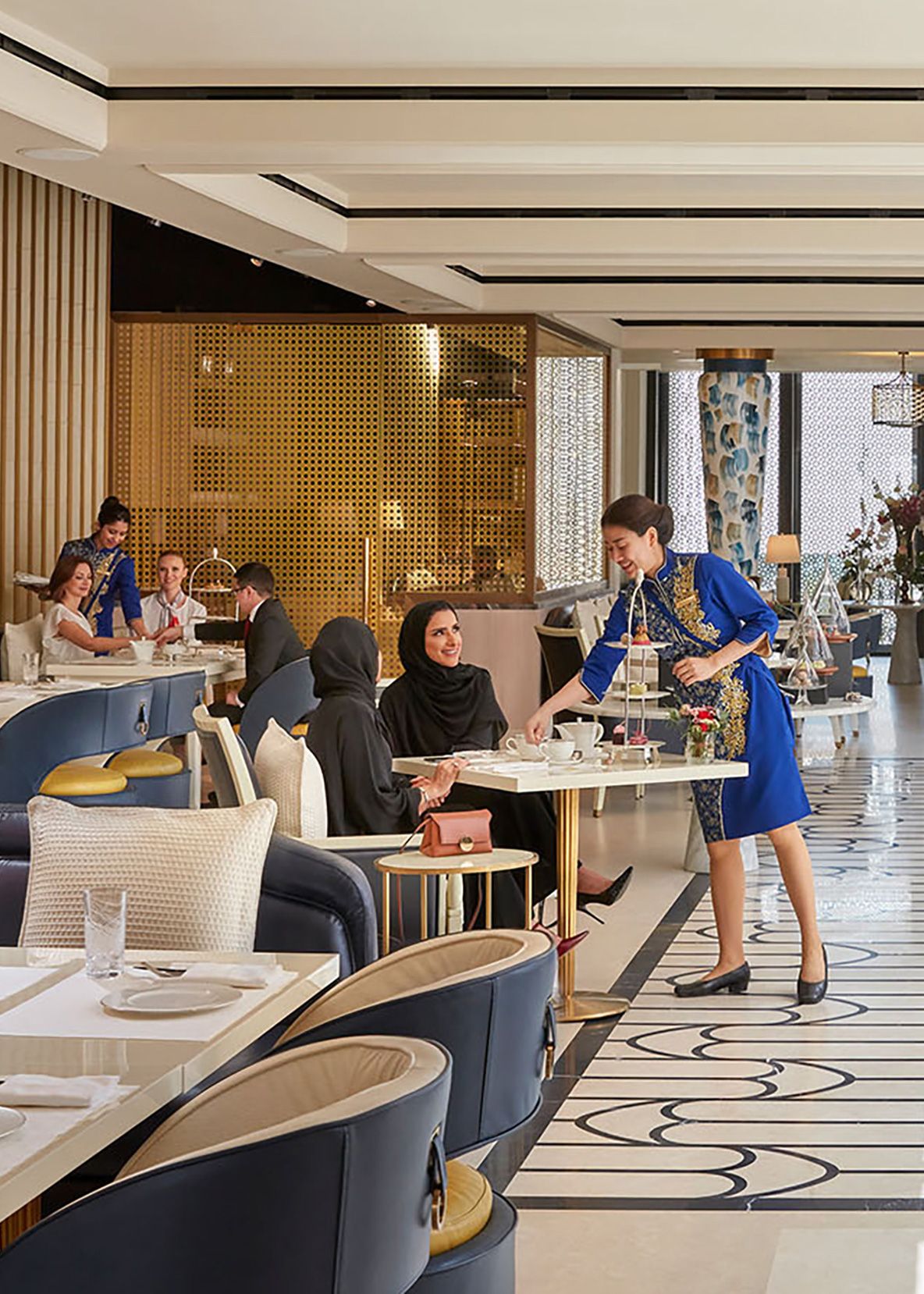 Verre églomisé at the Tea Lounge, Mandarin Oriental Doha.
