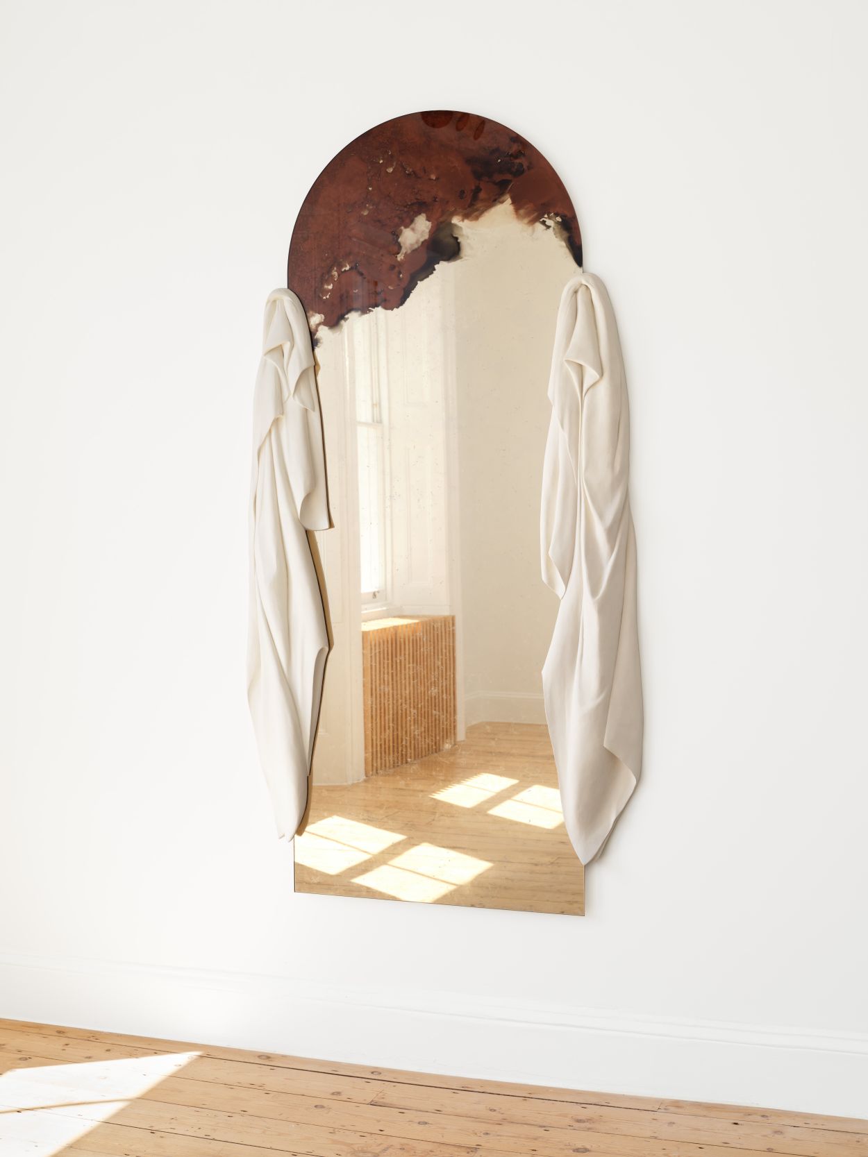 Proscenium verre églomisé mirror.