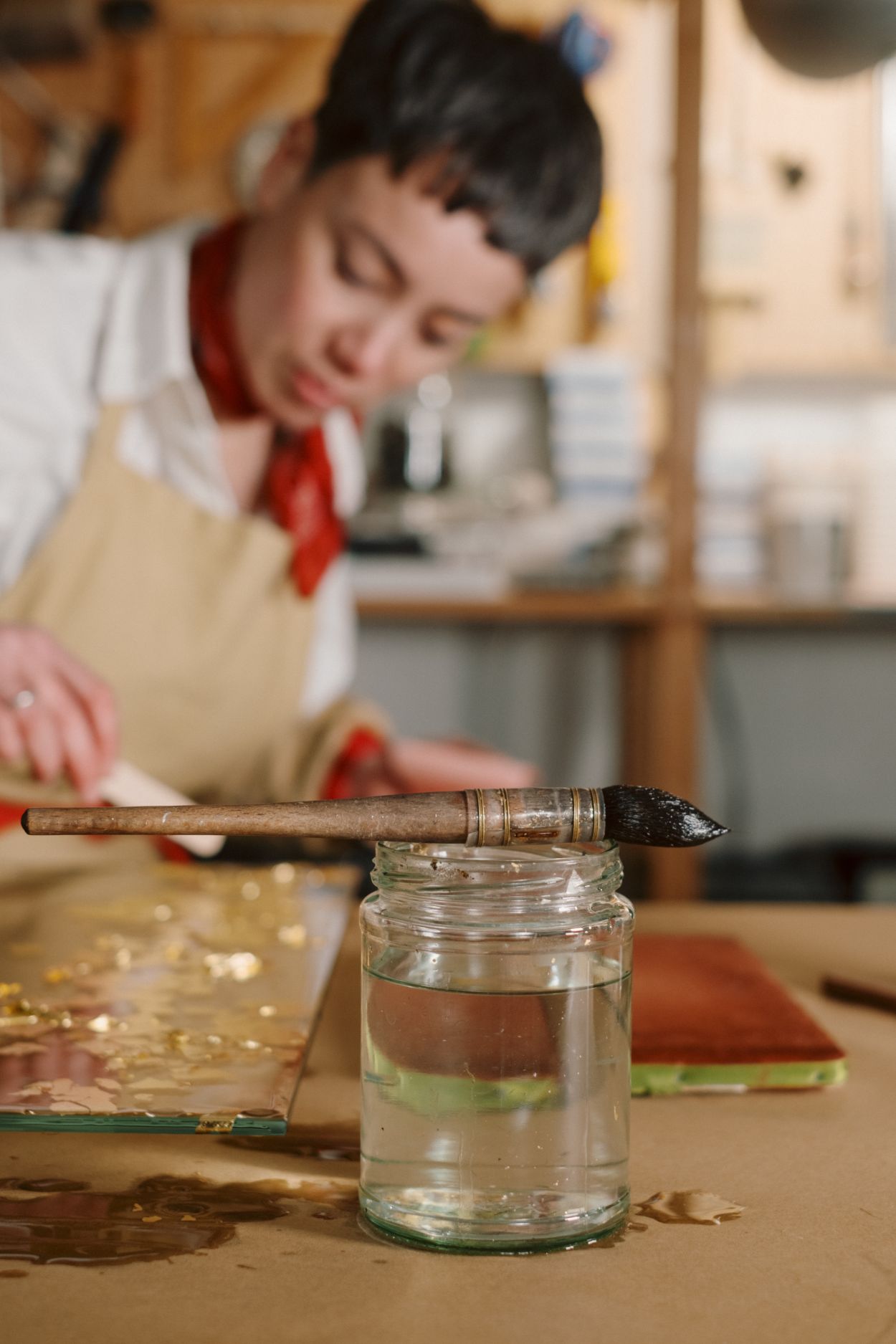 Gelatine for gilding onto glass in verre églomisé.